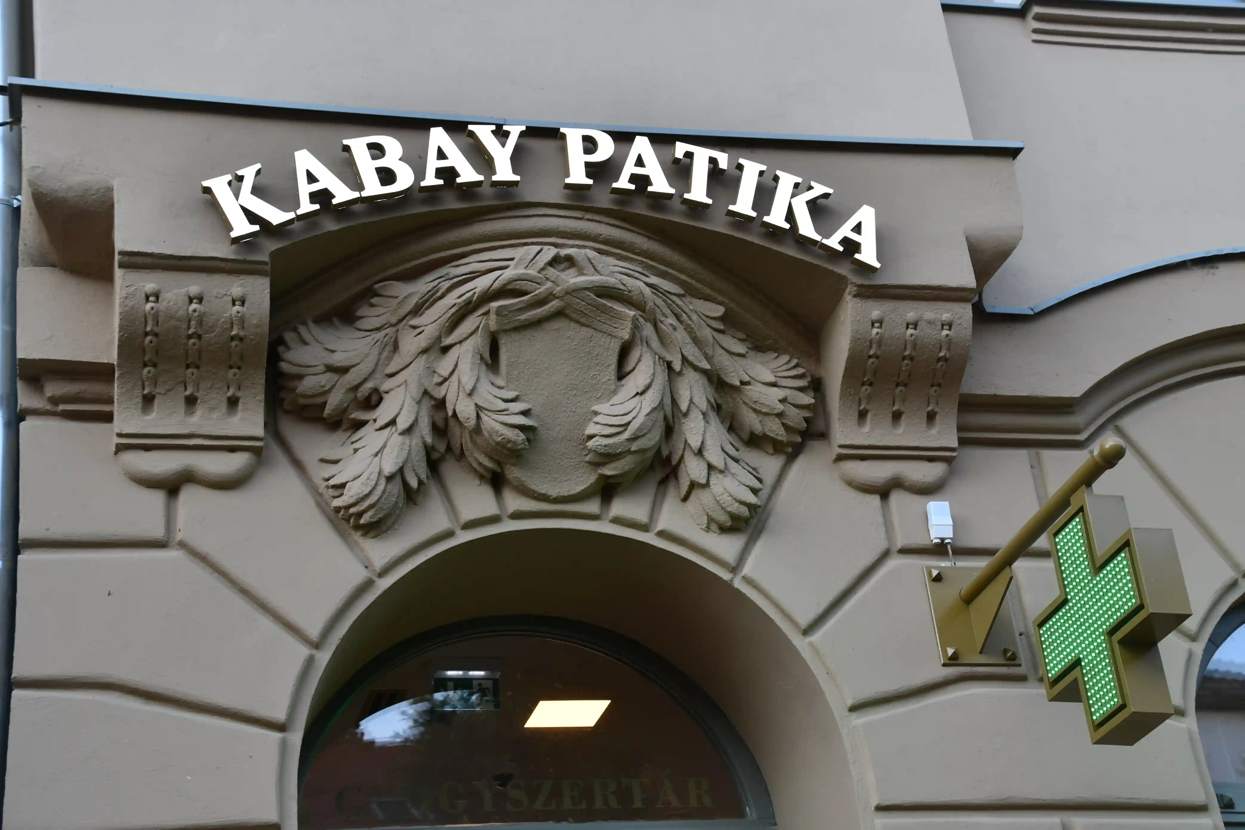 Kabay Patika vágókép 2